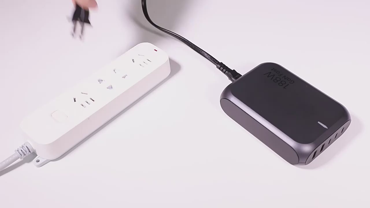 140W UFCS Fusion Fast Charger PD3.1 188W GaN Desktop Charger showing product usage